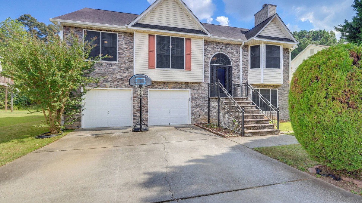 Hampton House | Home w/Dog-Friendly Yard in Quiet Atlanta Suburb