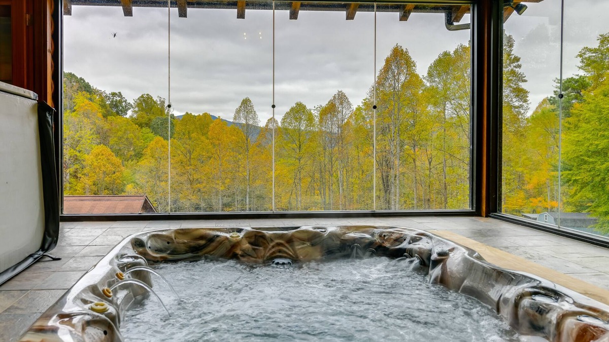 Waynesville Cabin | Home w/Indoor Spa: 8 Mi to Smoky Mtn Nat'l Park!