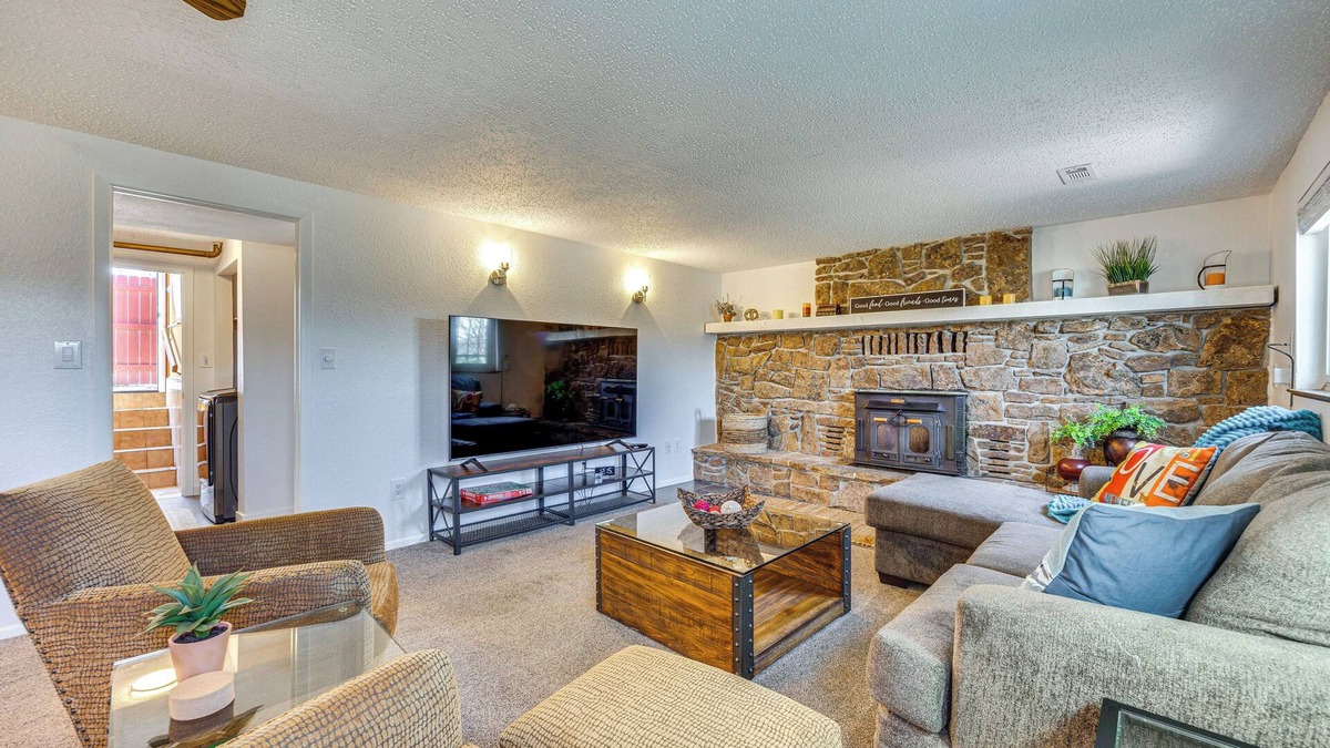 Security-Widefield Apartment | Home w/Shared Yard Near Garden of the Gods