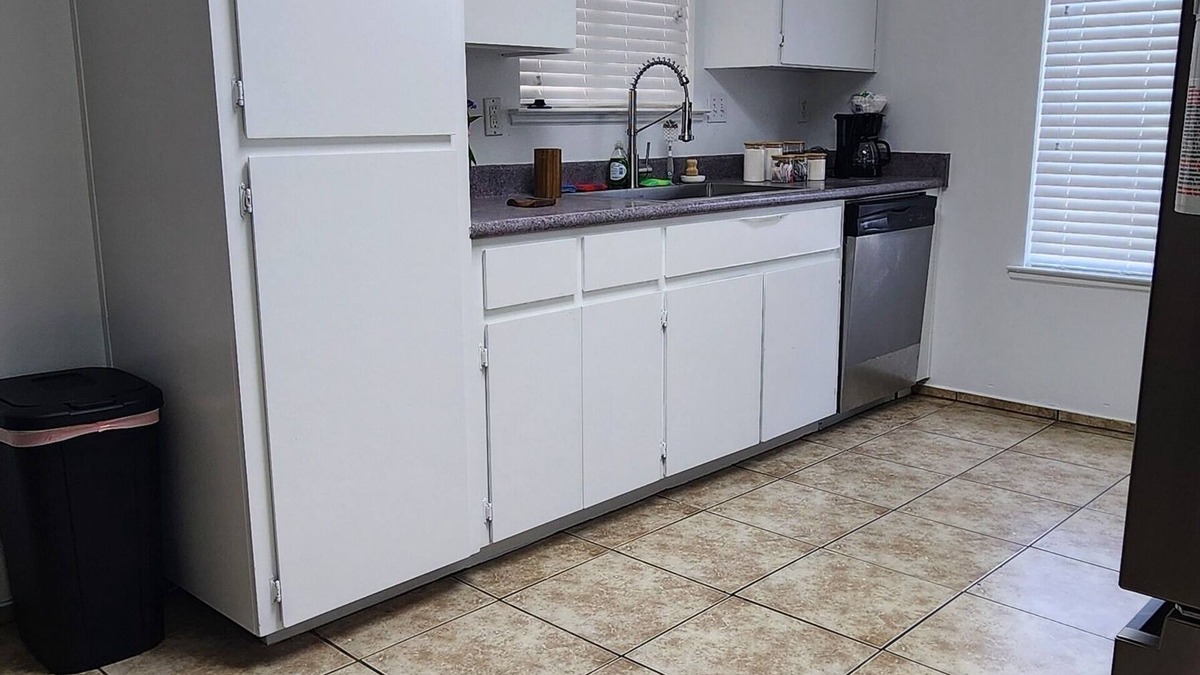 Farmersville House | Home with family King bed. To Visalia 4 min. Away. Near sequoia tional park
