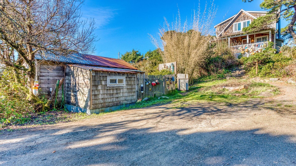 Florence Cottage | Home with Guest Cottage & Private Hot Tub - Close Beach Access, Dogs OK
