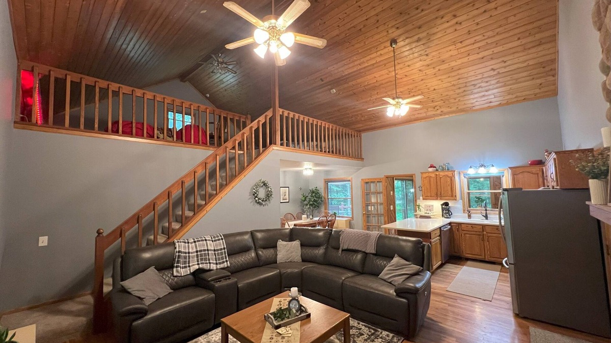 Amery House | Home with Lake Access and 2023 Tri-toon available to rent