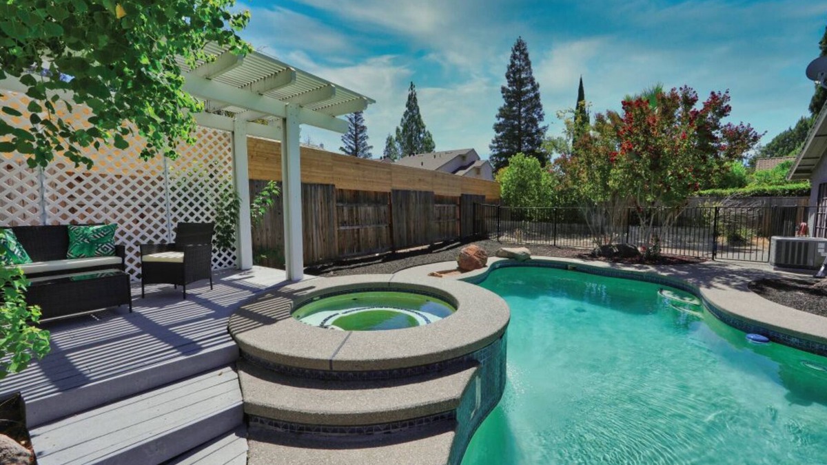 Kaseberg - Kingswood House | Home with Pool/Spa and Air Hockey Table
