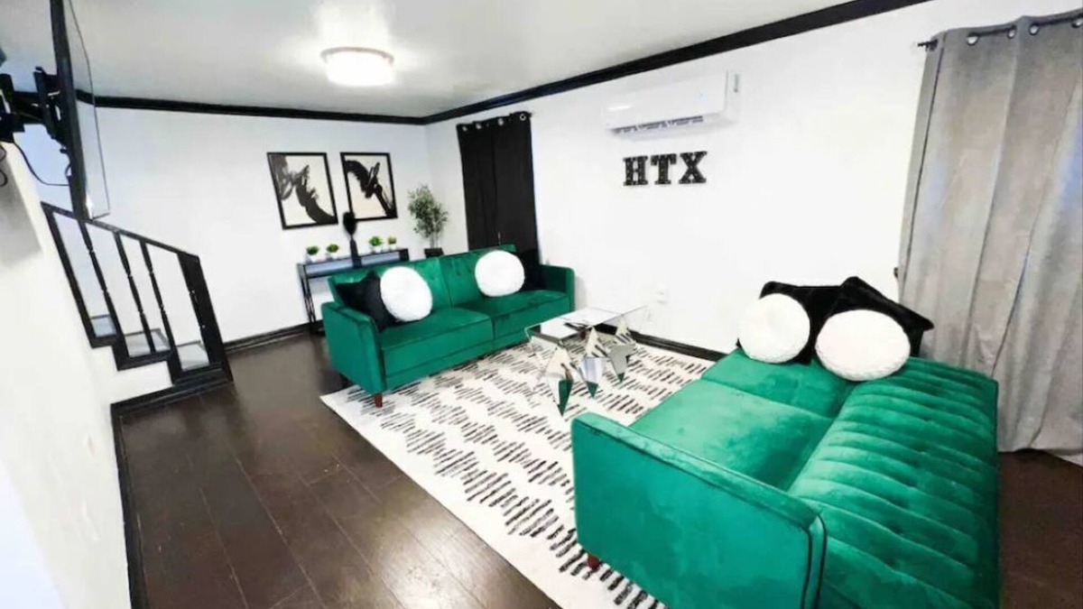 Southeast Houston Cottage | Home with POWER - Near downtown Houston, Medical Center