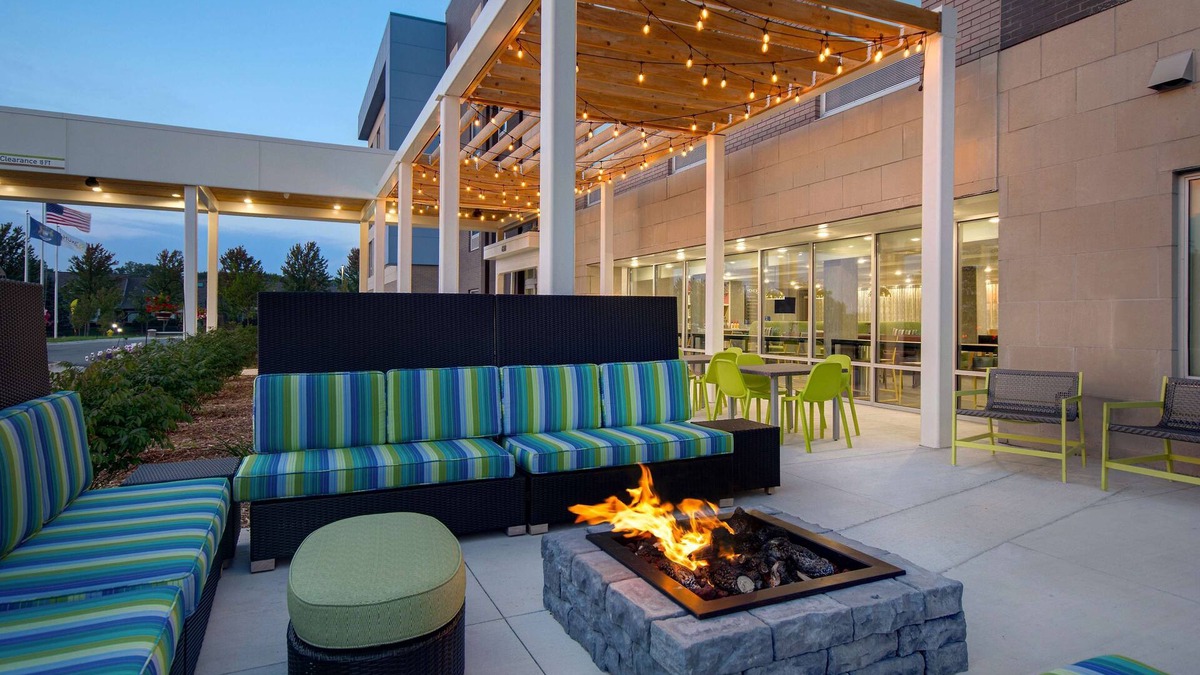 East Paris Hotel | Home2 Suites By Hilton Grand Rapids Airport