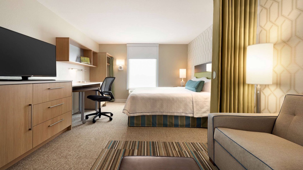 Waukesha Hotel | Home2 Suites by Hilton Milwaukee Brookfield