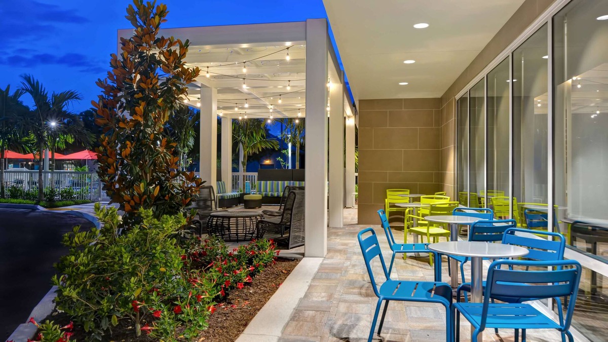 Naples Hotel | Home2 Suites Naples I-75 Pine Ridge Road, FL