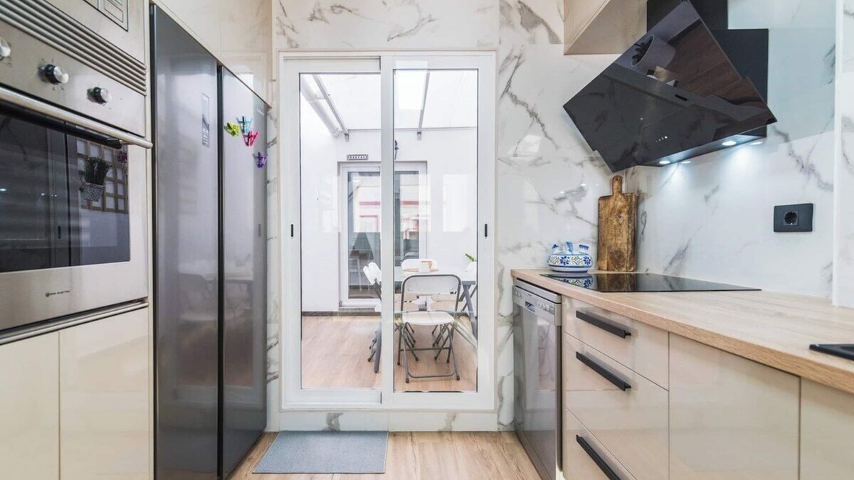 Ingenio Apartment | Home2Book Stylish & Bright Bakea Apartment