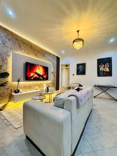 Kampala Apartment | Home2Suite by Veronica Buziga, Munyonyo- Luxury with Netflix, Wi-Fi, & Free Parking