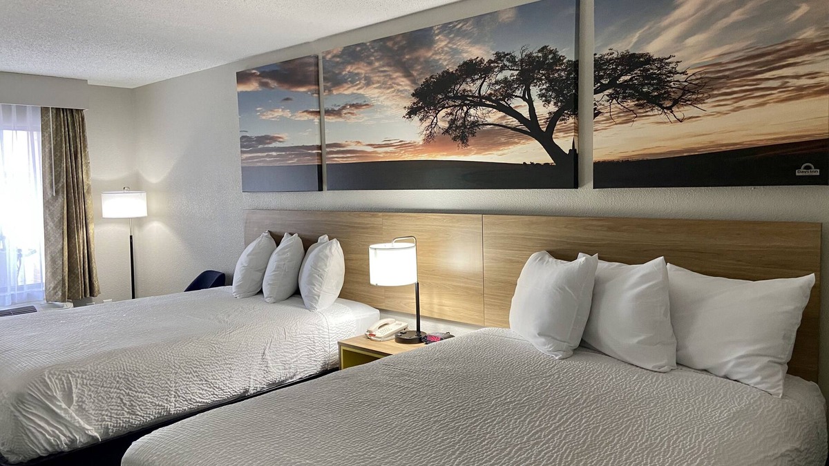 Newnan Hotel | HomeLodge