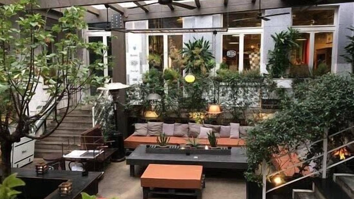 Zona Zara Apartment | HomeLovers Glamour Flat at Isola District Metro