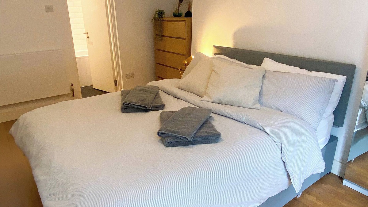 Kilburn Apartment | Homely 2 BDR Flat Patio Near Maida Vale
