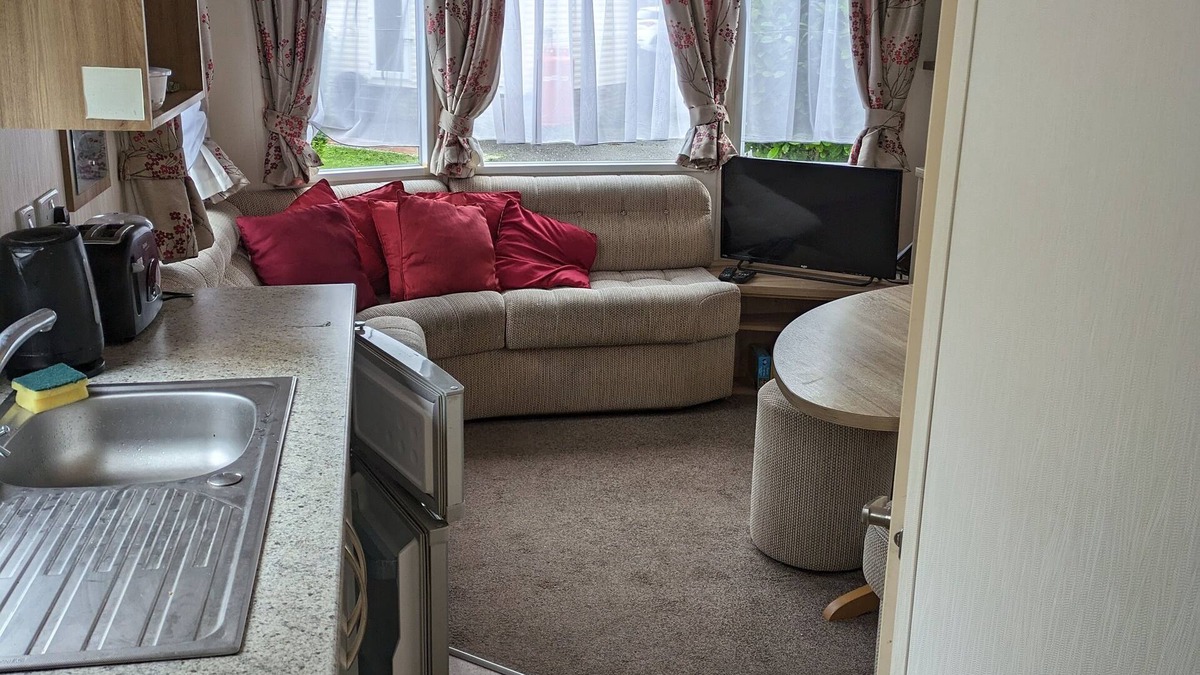 Isle of Portland Ski Chalet | Homely 2 bed Caravan in Portland Dorset
