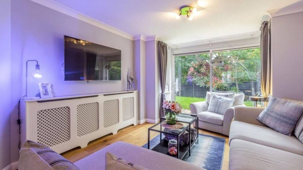 Runnymede House | Homely 4 Bedroom House Addlestone