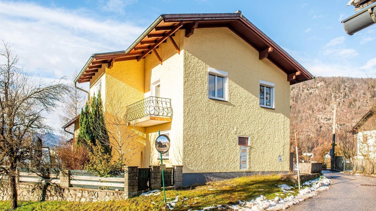 Bad Ischl Apartment | Homely Apartment in Bad Ischl with Balcony