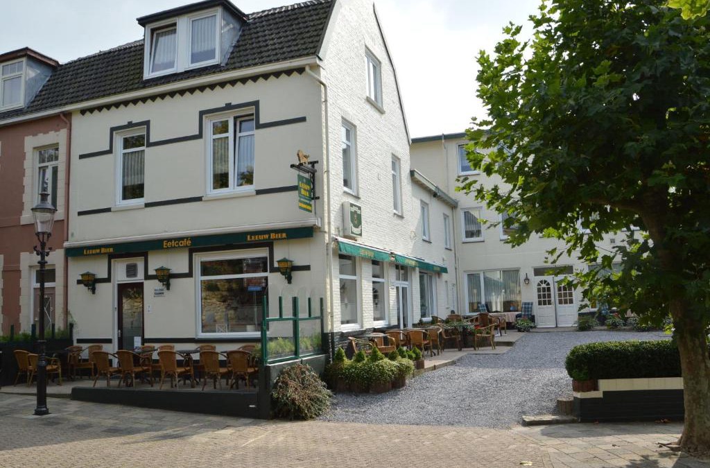 Strucht Apartment | Homely Apartment in Schin op Geul with Terrace
