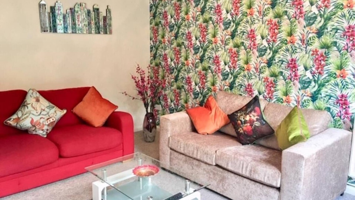 Cambridge House | Homely Birch Close House with Free Parking, Garden & Sleeps 8n