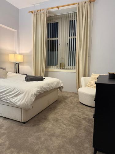 Glasgow Apartment | Homely in Hampden