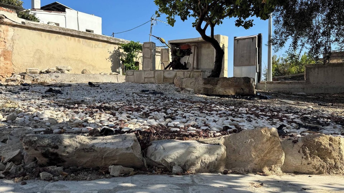 Marathounta Apartment | Homemade With Fireplace"