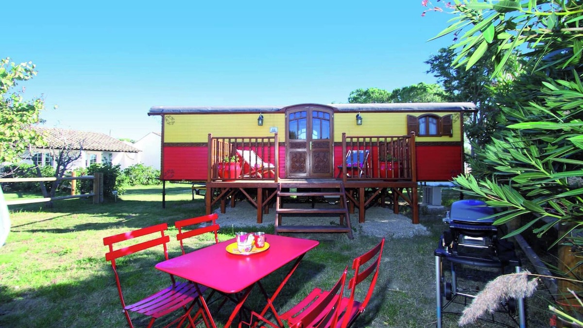 Saintes-Maries-de-la-Mer House | Homerez - Bungalow in Saintes-Maries