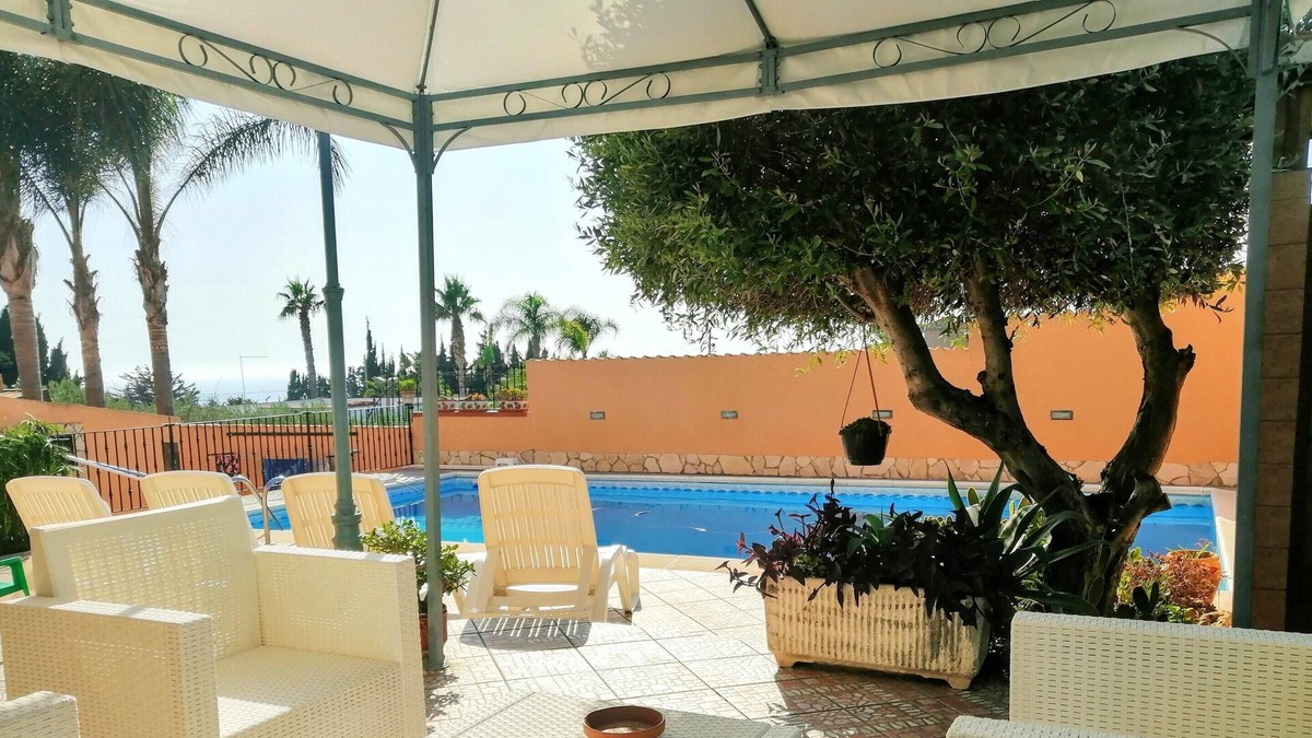 Agrigento Apartment | Homerez - 200 m away from the beach! Appartement for 6 ppl. with shared pool