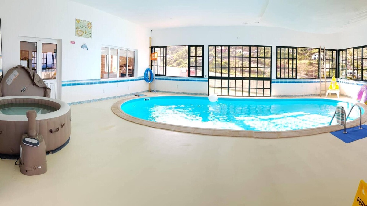 Porto da Cruz Villa | Homerez - 300 m away from the beach! Villa for 6 ppl. with swimming-pool