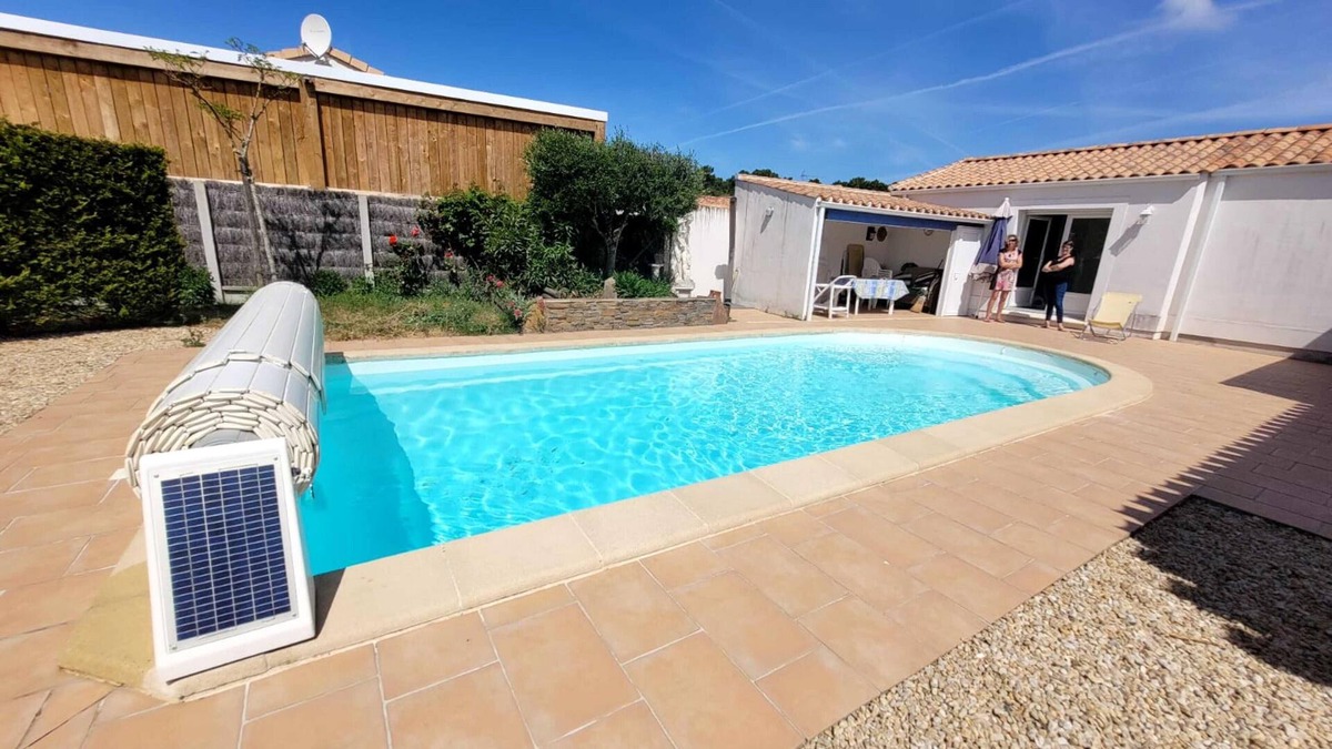 Notre-Dame-de-Monts Villa | Homerez - Amazing villa 1 km away from the beach for 8 ppl. with swimming-pool