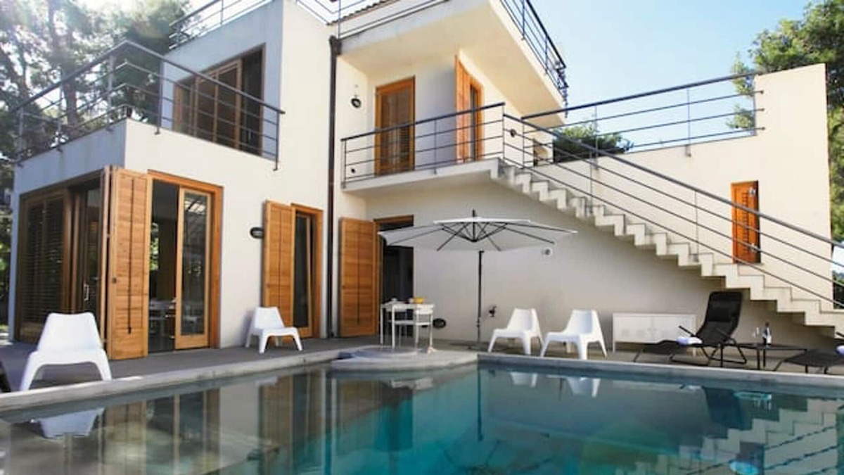 Torre Colonna-sperone Villa | Homerez - Amazing villa 1 km away from the beach for 16 ppl. with swimming-pool
