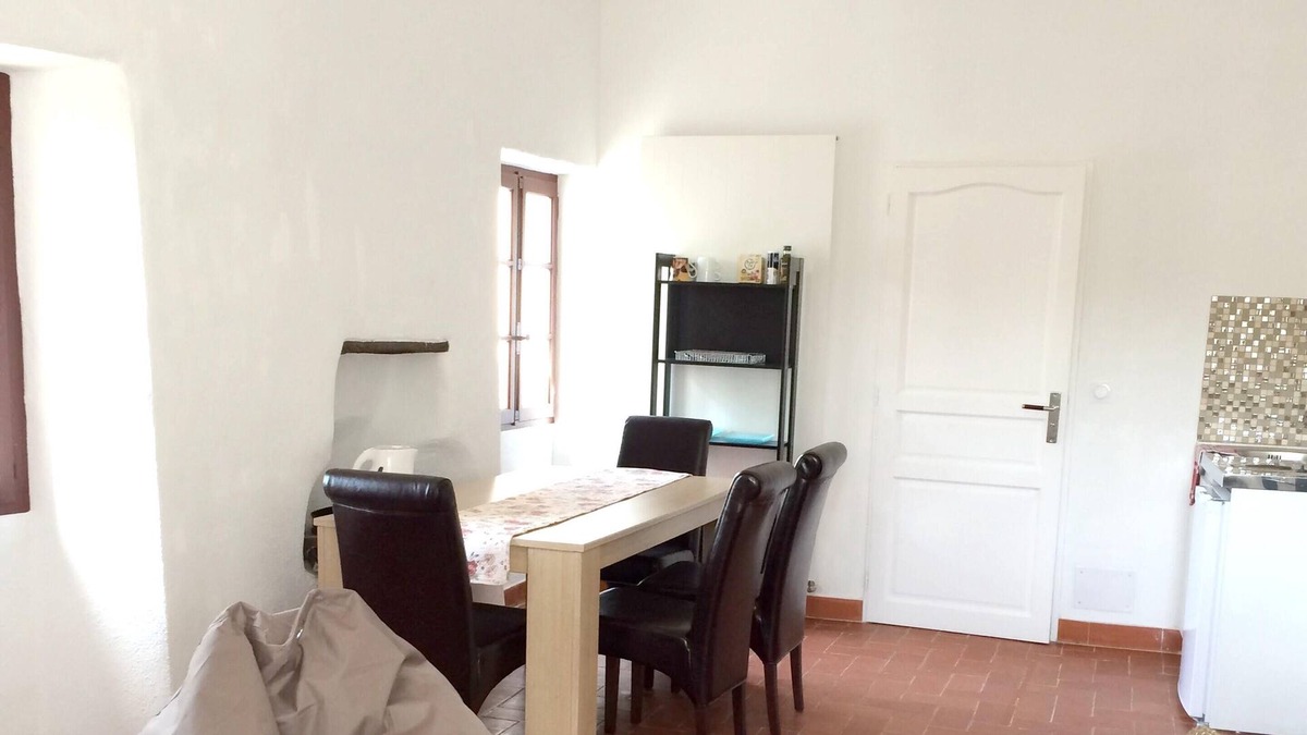 Montauriol Apartment | Homerez - Amazing appartement for 3 ppl. with shared pool at Montauriol
