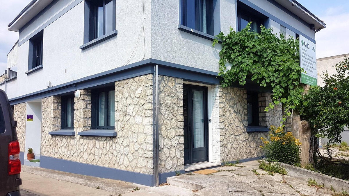 Argenteuil Apartment | Homerez - Amazing studio for 3 ppl. at Argenteuil