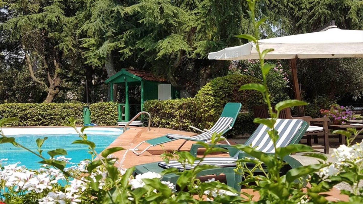 Oltrarno Villa | Homerez - Amazing villa for 12 ppl. with swimming-pool and garden at Firenze