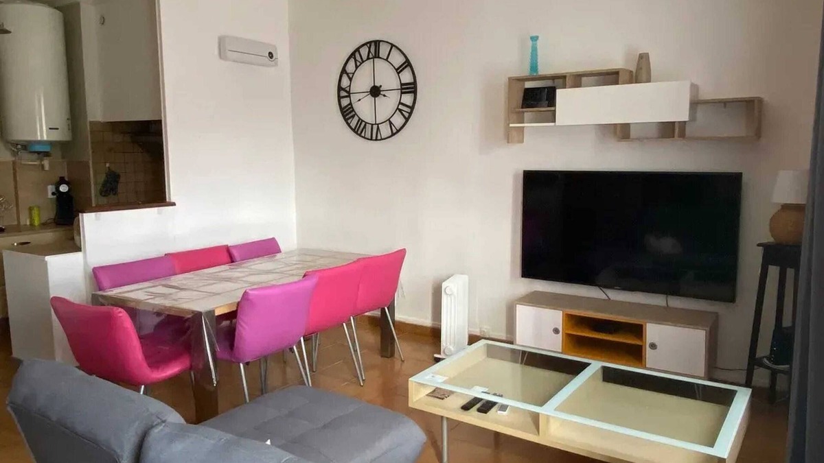 Lezignan-Corbieres Apartment | Homerez - Apartment in Lézignan-Corbières