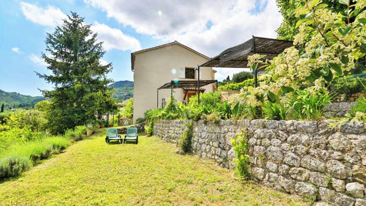 Le Bar-sur-Loup Apartment | Homerez - Apartment in Bar-sur-Loup