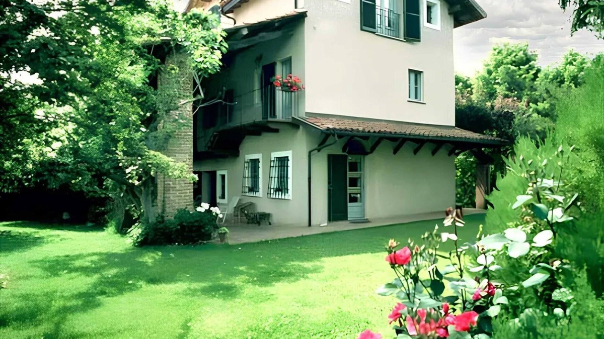 Carru Apartment | Homerez - Apartment in Carrù, private parking