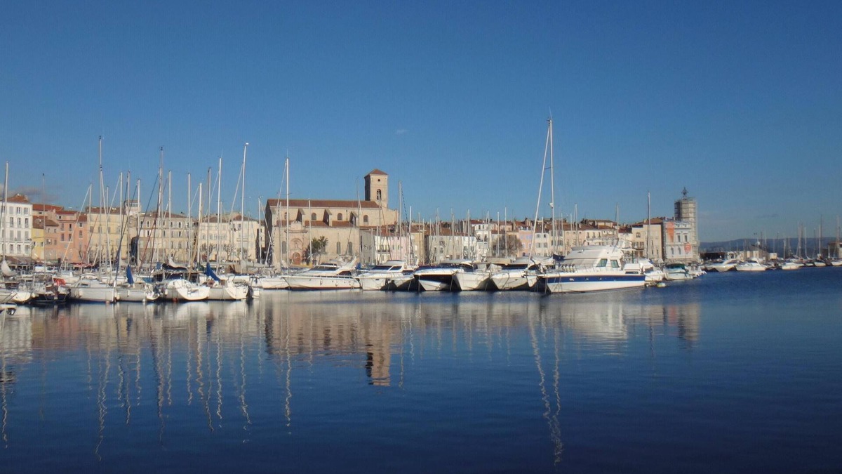 La Ciotat Apartment | Homerez - Apartment in La Ciotat