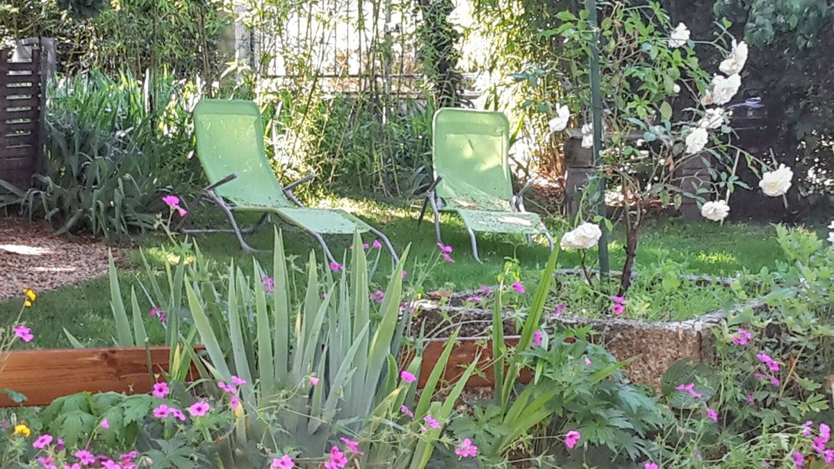Villeneuve d'Aveyron Apartment | Homerez - Apartment in Villeneuve