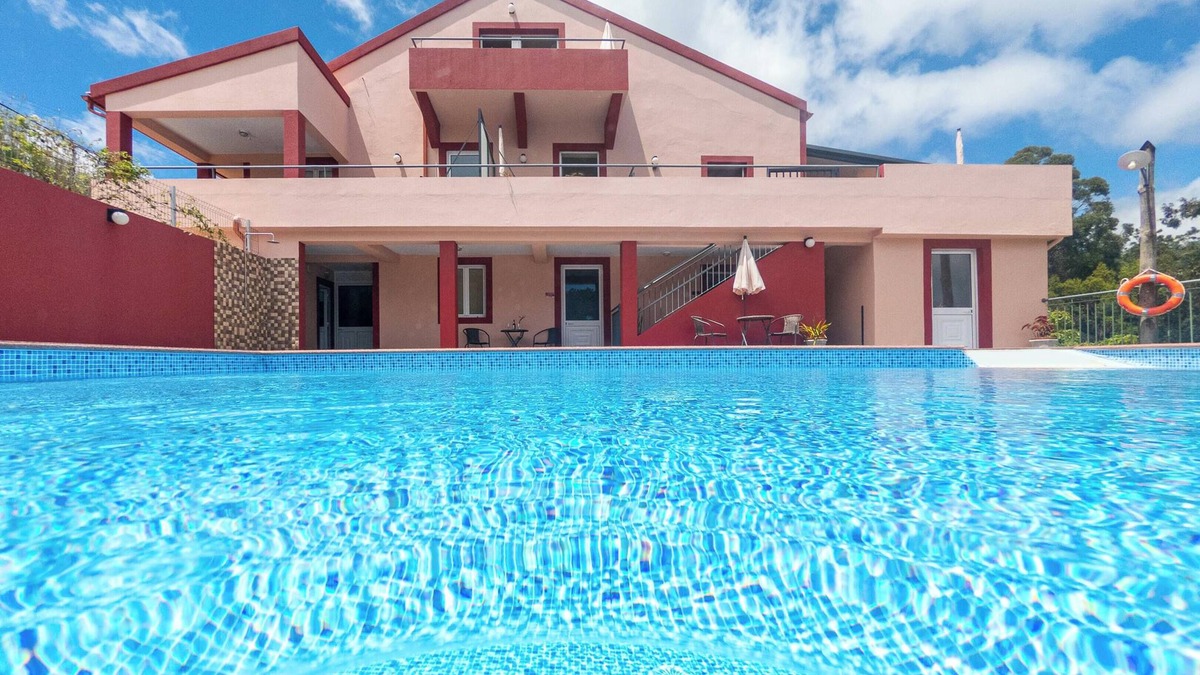 Prazeres Apartment | Homerez - Apartment in Prazeres