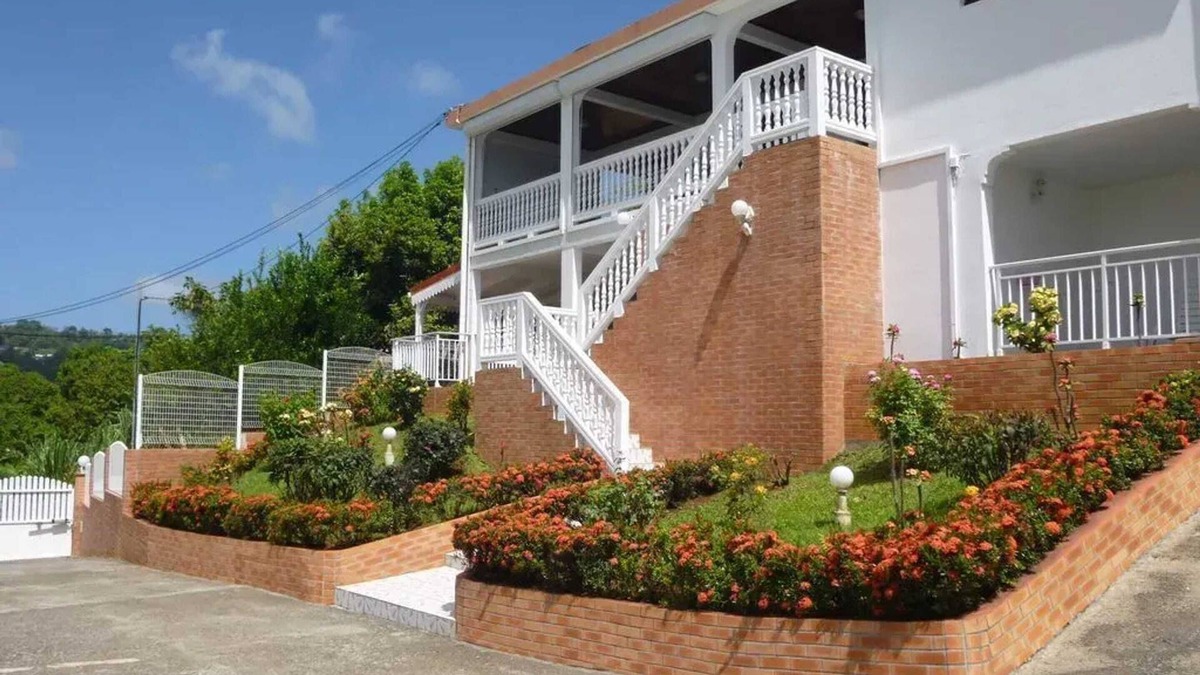 Saint-Esprit Apartment | Homerez - Apartment Saint-Esprit