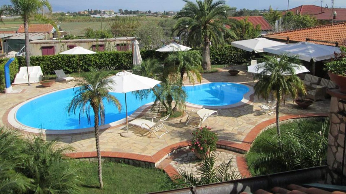 Eboli Apartment | Homerez - Appartement 450 m away from the beach for 7 ppl. with shared pool