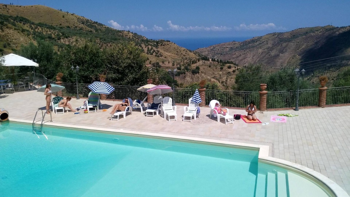 Reitano Apartment | Homerez - Appartement 5 km away from the beach for 4 ppl. with shared pool