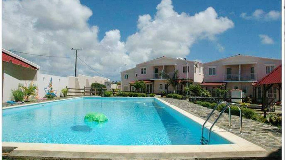 Grand Gaube Apartment | Homerez - Appartement 5 km away from the beach for 4 ppl. with shared pool