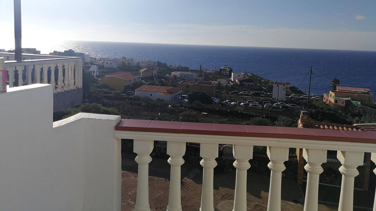 La Caleta Apartment | Homerez - Appartement for 4 ppl. with sea view, terrace and balcony at La Caleta