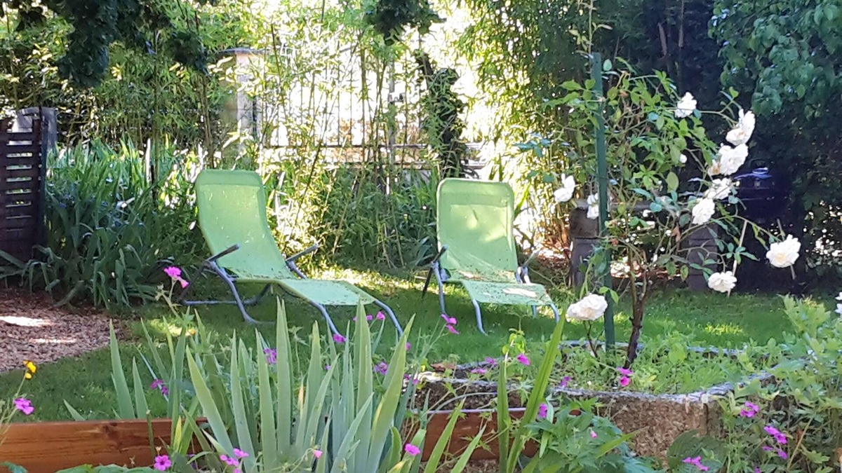 Villeneuve d'Aveyron Apartment | Homerez - Appartement for 6 ppl. with garden, terrace and balcony at Villeneuve