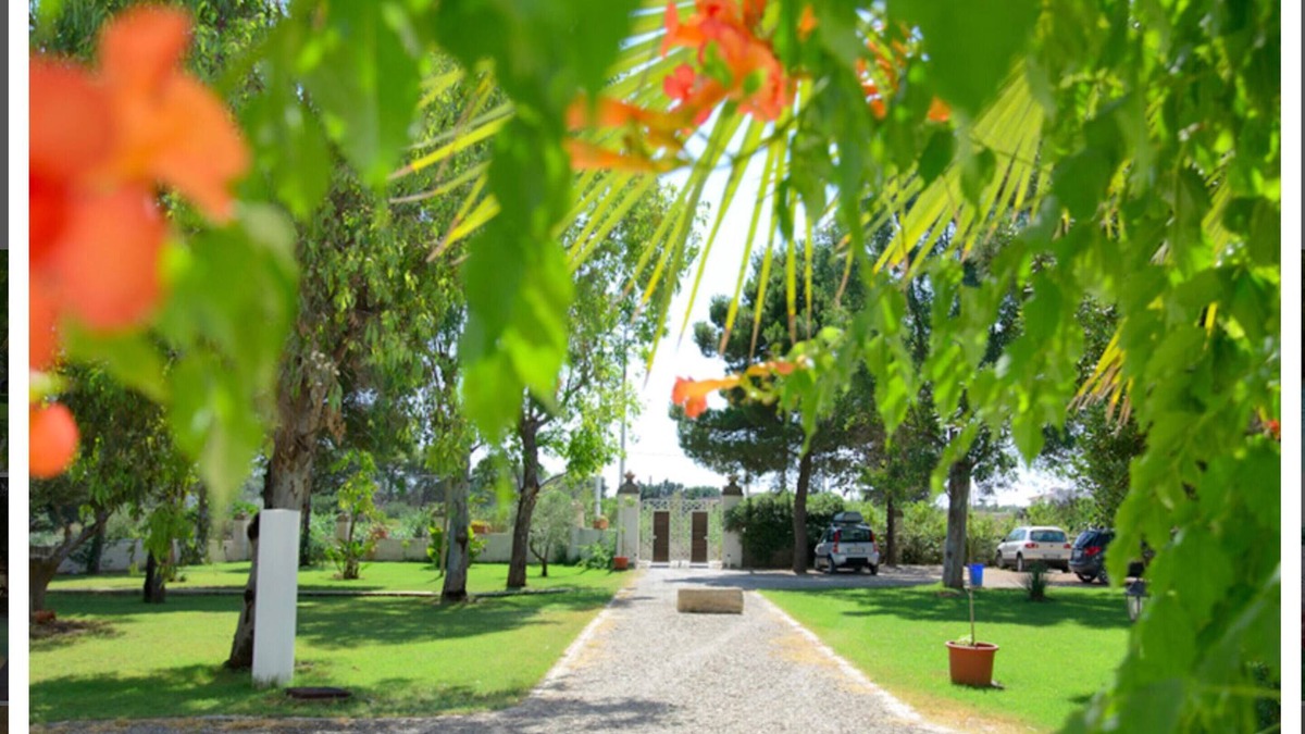 Campomarino di Maruggio Apartment | Homerez - Appartement 500 m away from the beach with shared pool and jacuzzi