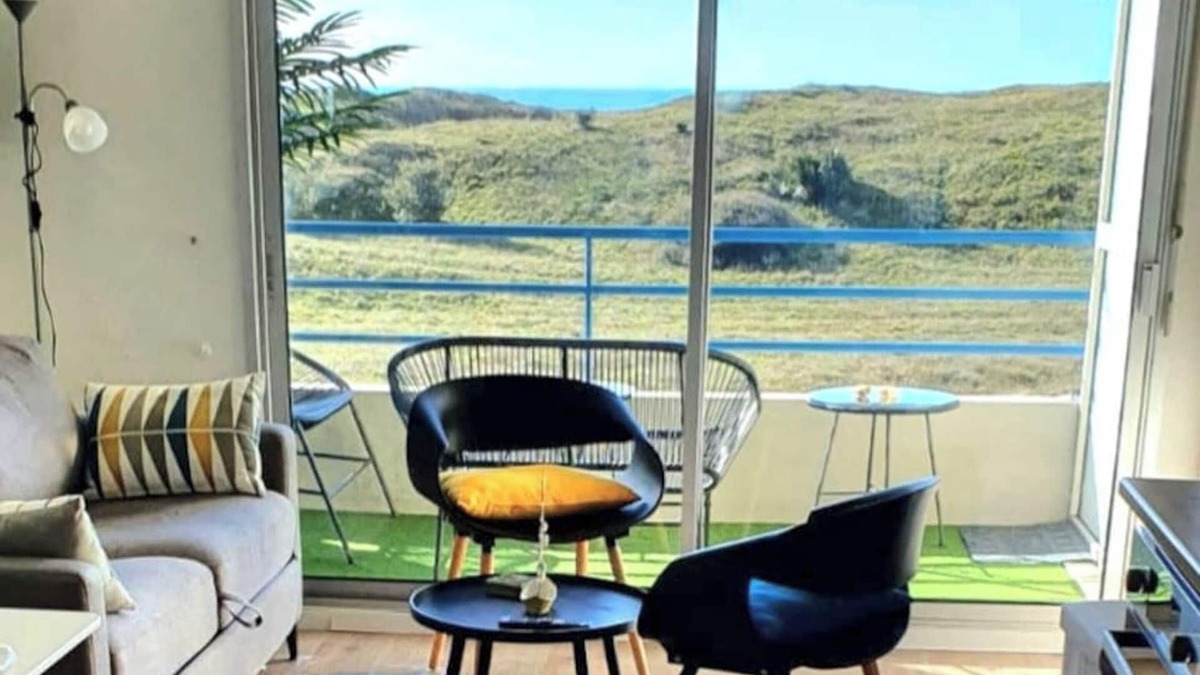 Saint-Jean-de-Monts Apartment | Homerez - Apt - St-Jean-de-Monts, Sea View
