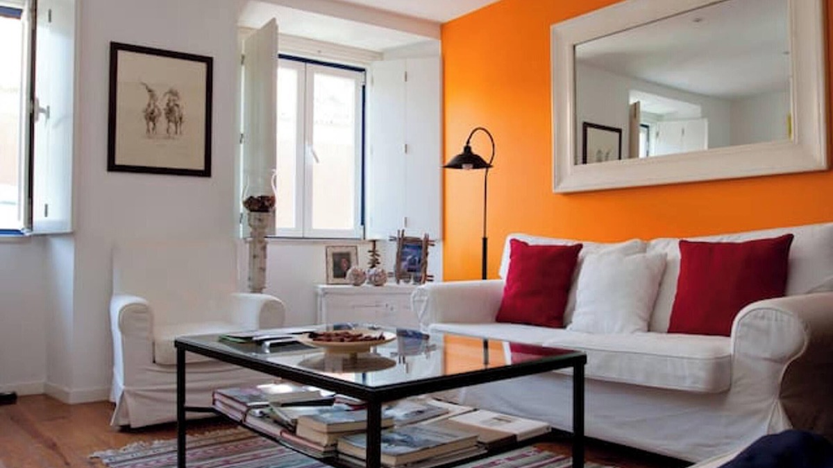 Santos Apartment | Homerez - Apt in Lisbon, city center