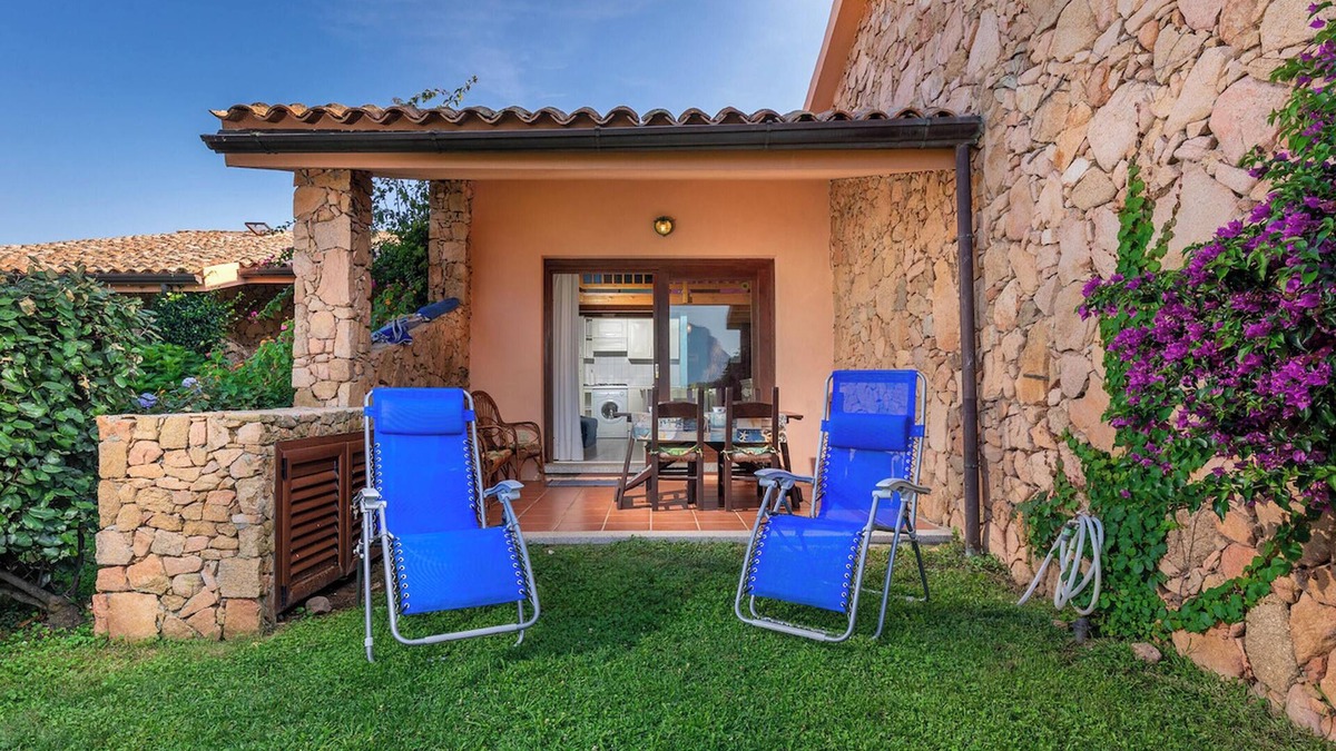 San Teodoro Apartment | Homerez - Apt in San Teodoro, garden