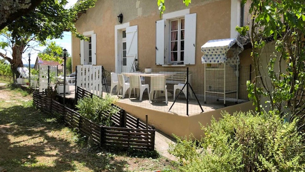 Sainte-Croix-Du-Mont House | Homerez - Beautiful house for 4 ppl. with terrace at Sainte-Croix-du-Mont