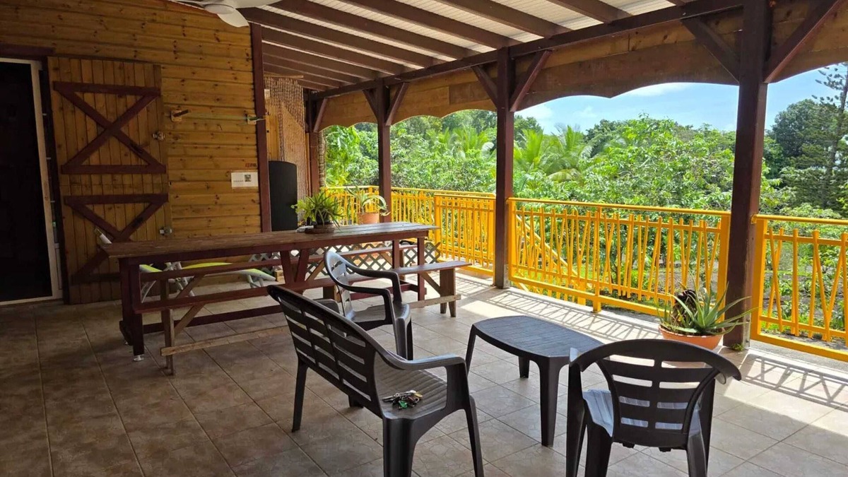 Goyave Apartment | Homerez - Beautiful Apartment with 5 Bedrooms in Goyave