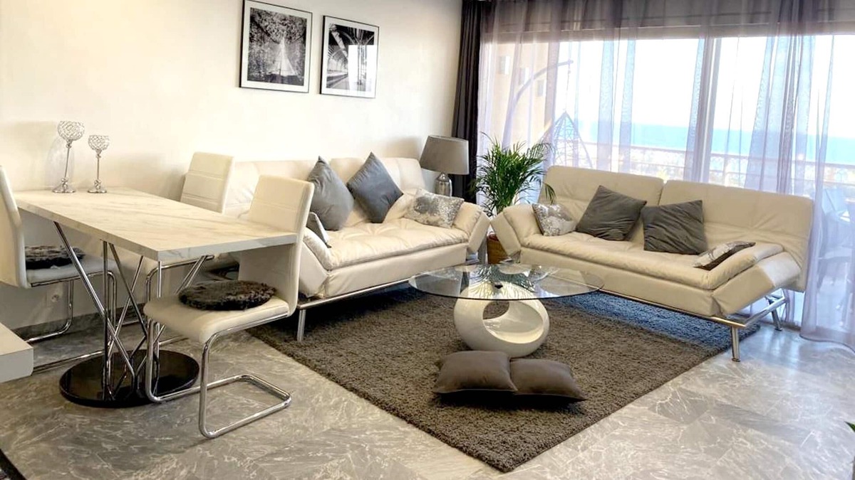 Cannes La Bocca Apartment | Homerez - Beautiful appartement for 6 ppl. with sea view and balcony at Cannes